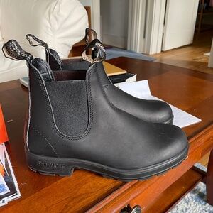 New Blundstones - Black Leather - Size 7 women's